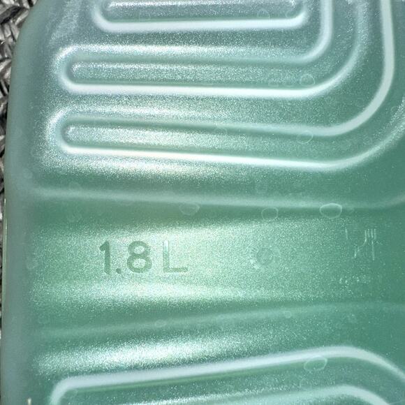 Tupperware Fridgesmart 1.75 qt 1.8L Food Storage Fruit Vegetable Vented Lid - Picture 3 of 9